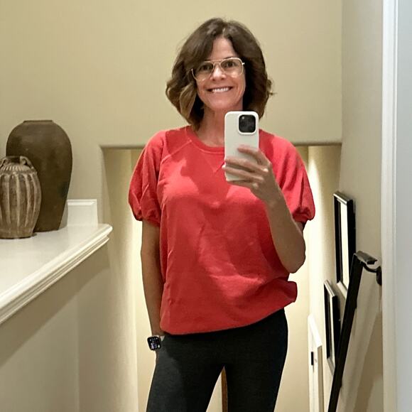 The GREAT. The Short Sleeve Puff Sweatshirt. Washed Red - Picture 3 of 9